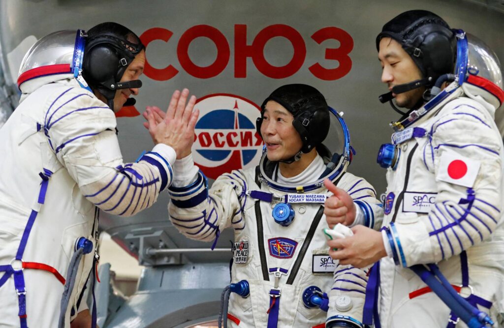 Yusaku Maezawa e gli astronauti di Soyuz