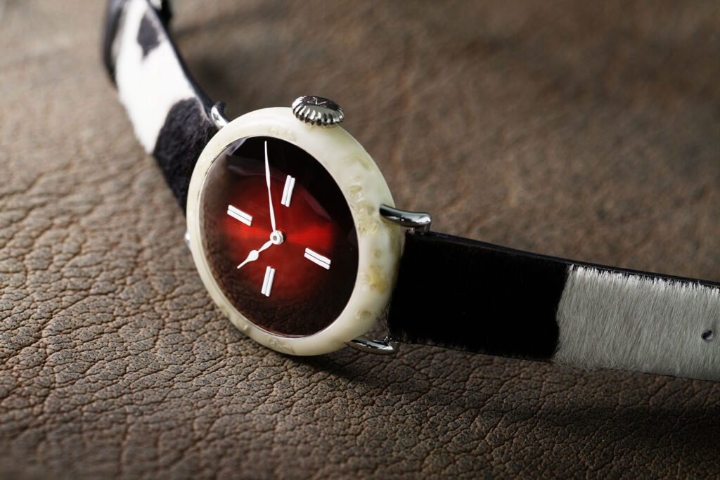 Moser Swiss Mad Watch realizzato con del formaggio, uno dei materiali più strani mai utilizzati nell'orologeria.