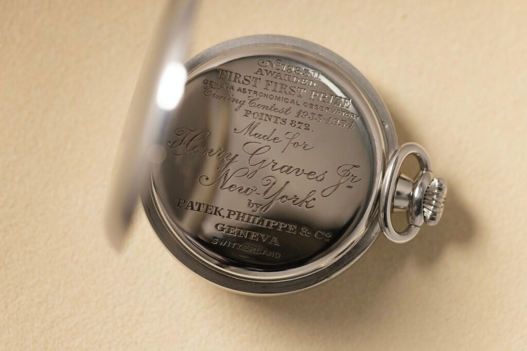 il retro dell'orologio con incisione di Henry Graves alla The Oak Collection 