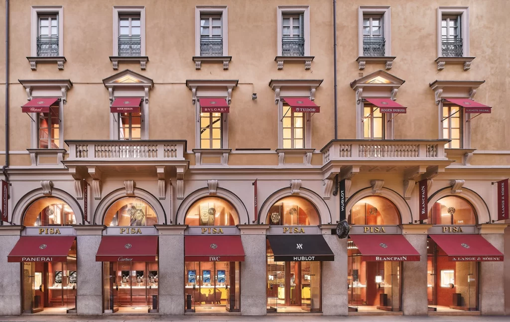 il flagship store di pisa orologeria in via pietro verri a Milano